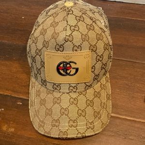 Gucci hat brown/light brown color great condition.